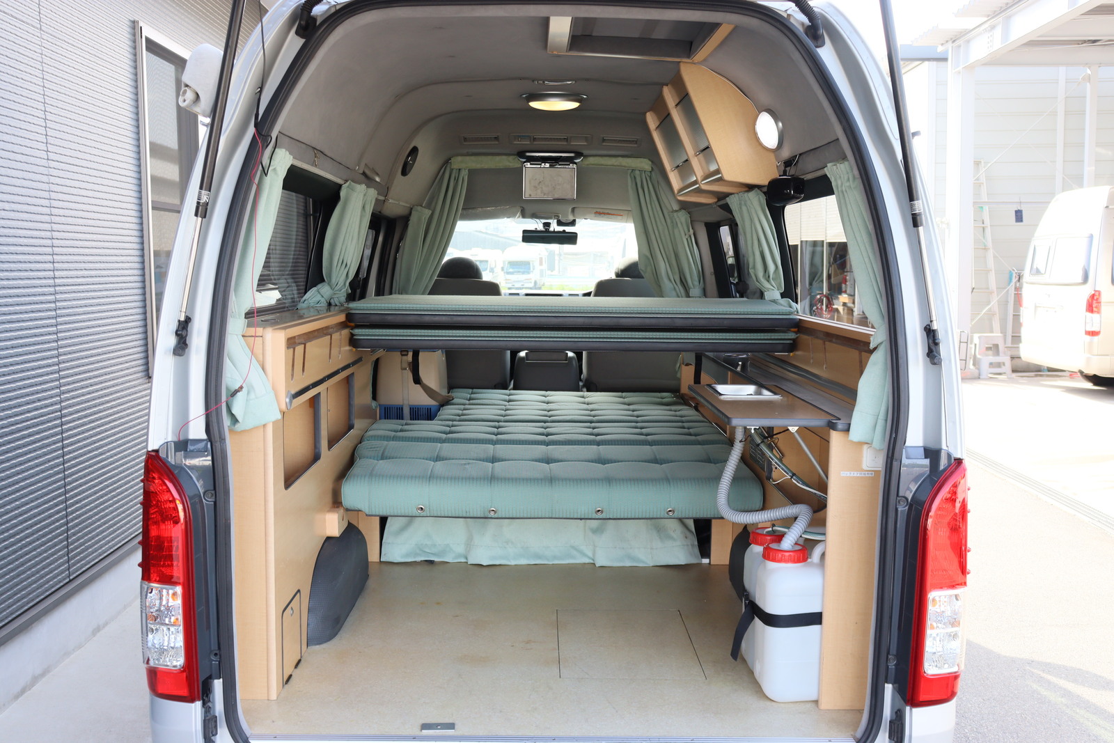 キャンピングカーバンコン