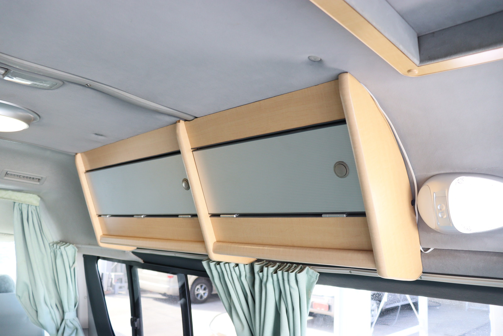 キャンピングカーバンコン