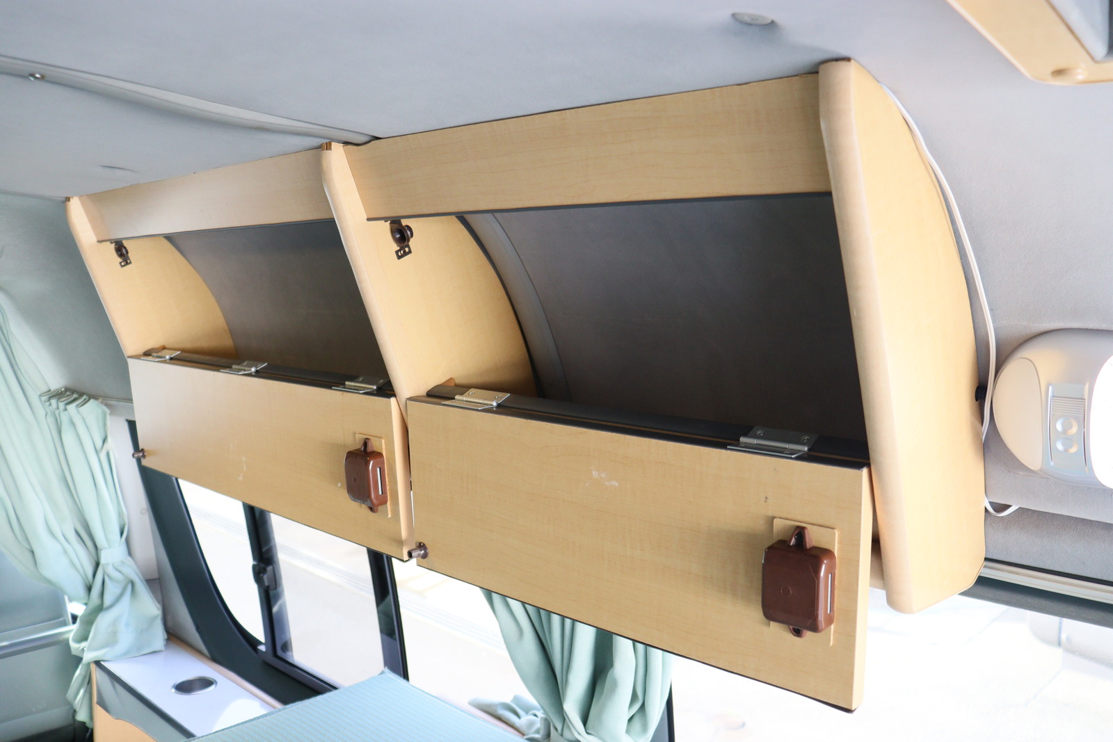 キャンピングカーバンコン