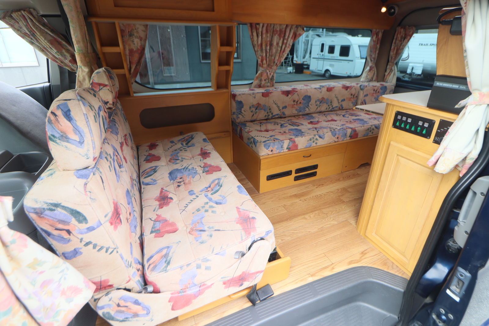 キャンピングカーバンコン