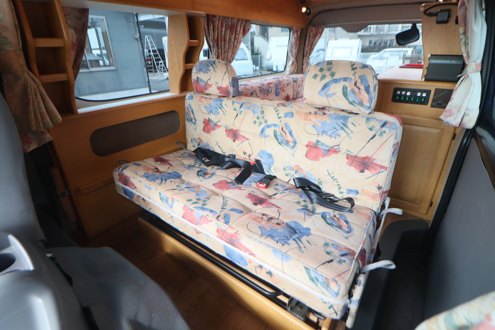 キャンピングカーバンコン