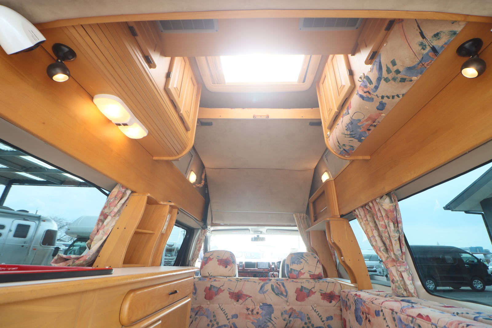 キャンピングカーバンコン