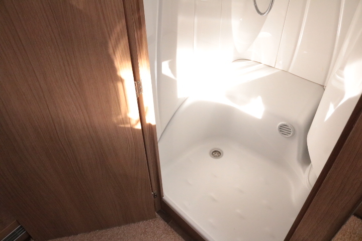 キャンピングカーバスコン