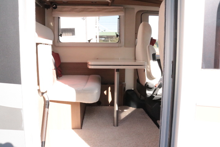 キャンピングカーバスコン