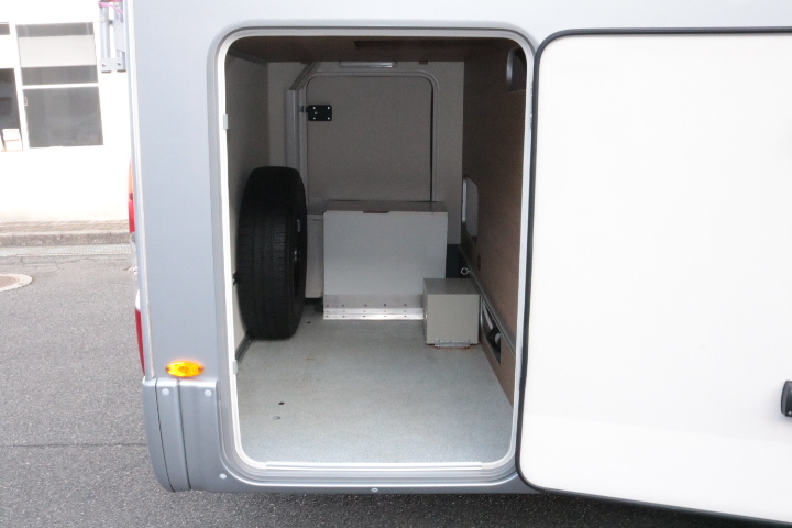 キャンピングカーバスコン