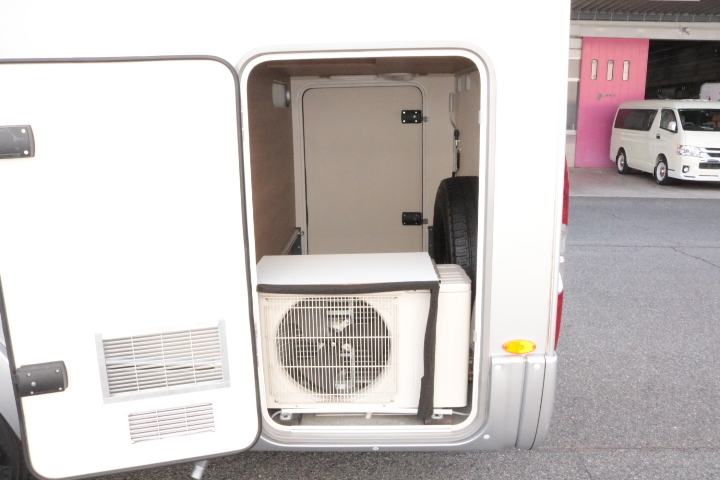 キャンピングカーバスコン