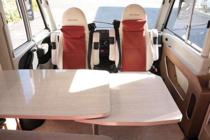 キャンピングカーバスコン