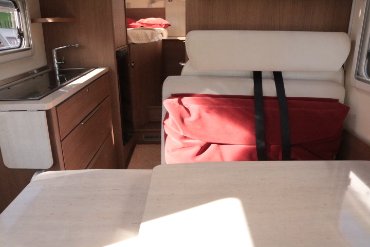 キャンピングカーバスコン