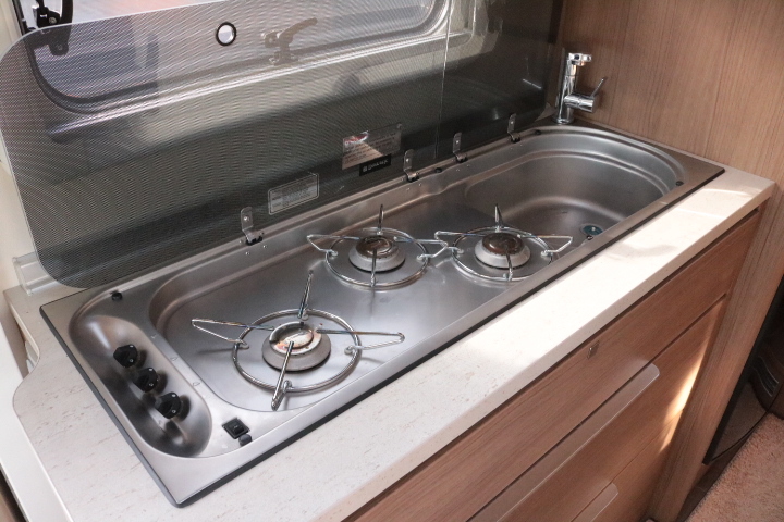 キャンピングカーバスコン