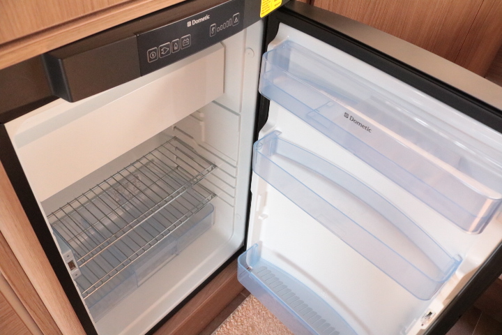 キャンピングカーバスコン