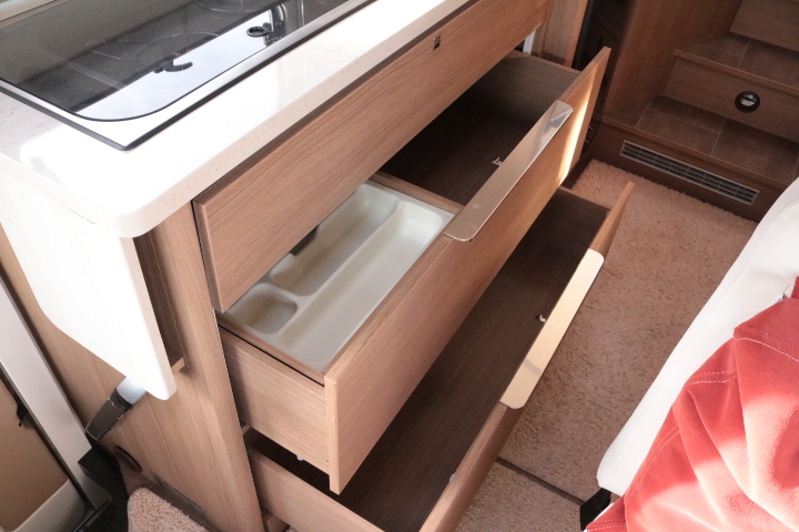 キャンピングカーバスコン