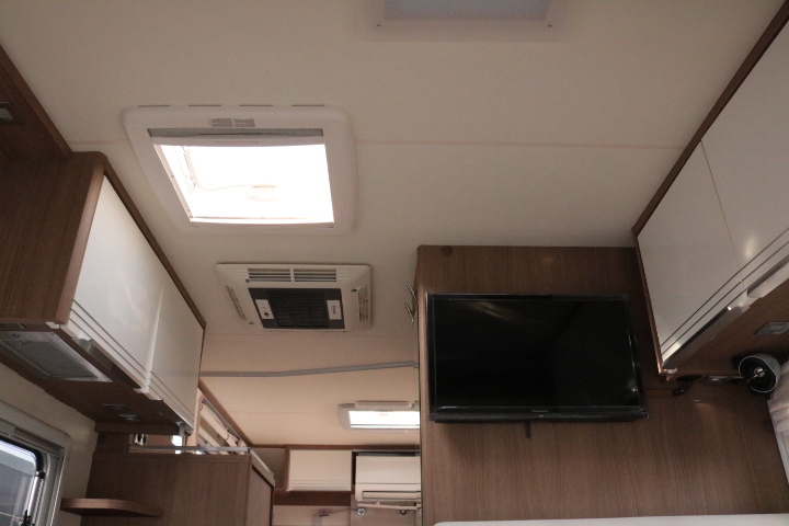 キャンピングカーバスコン