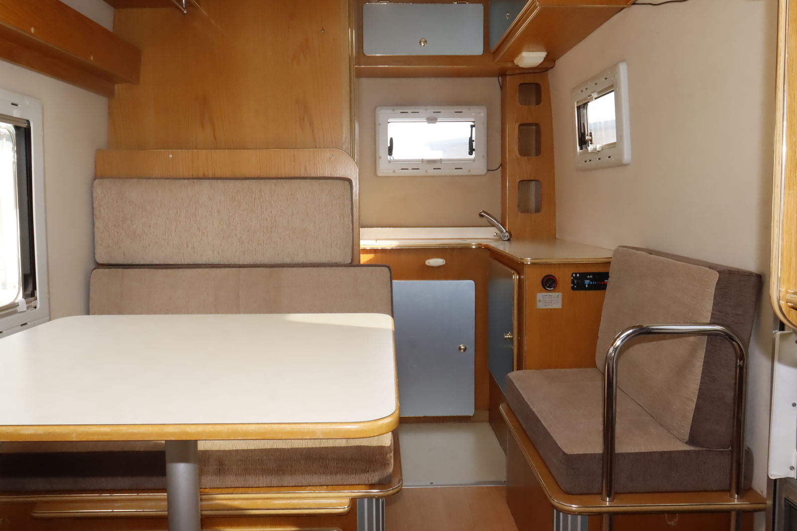 キャンピングカーキャブコン