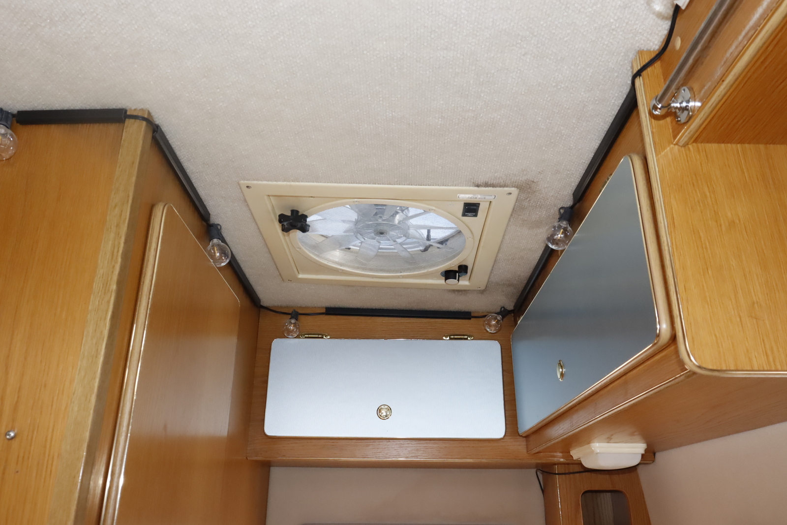 キャンピングカーキャブコン