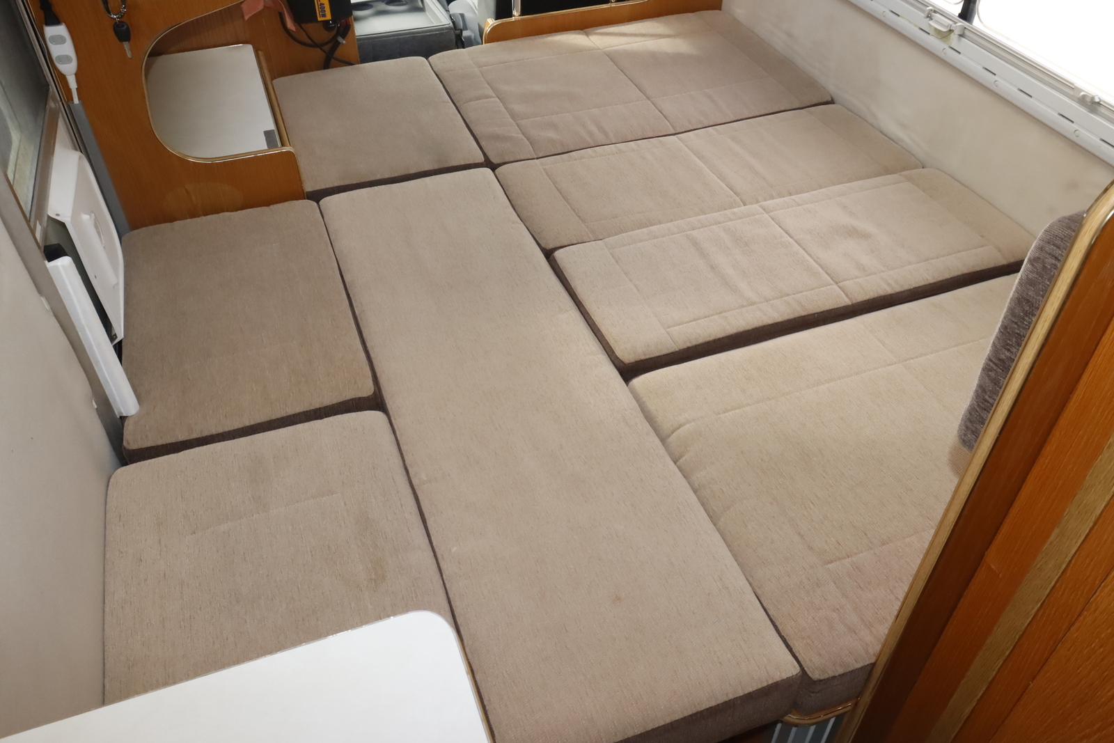 キャンピングカーキャブコン