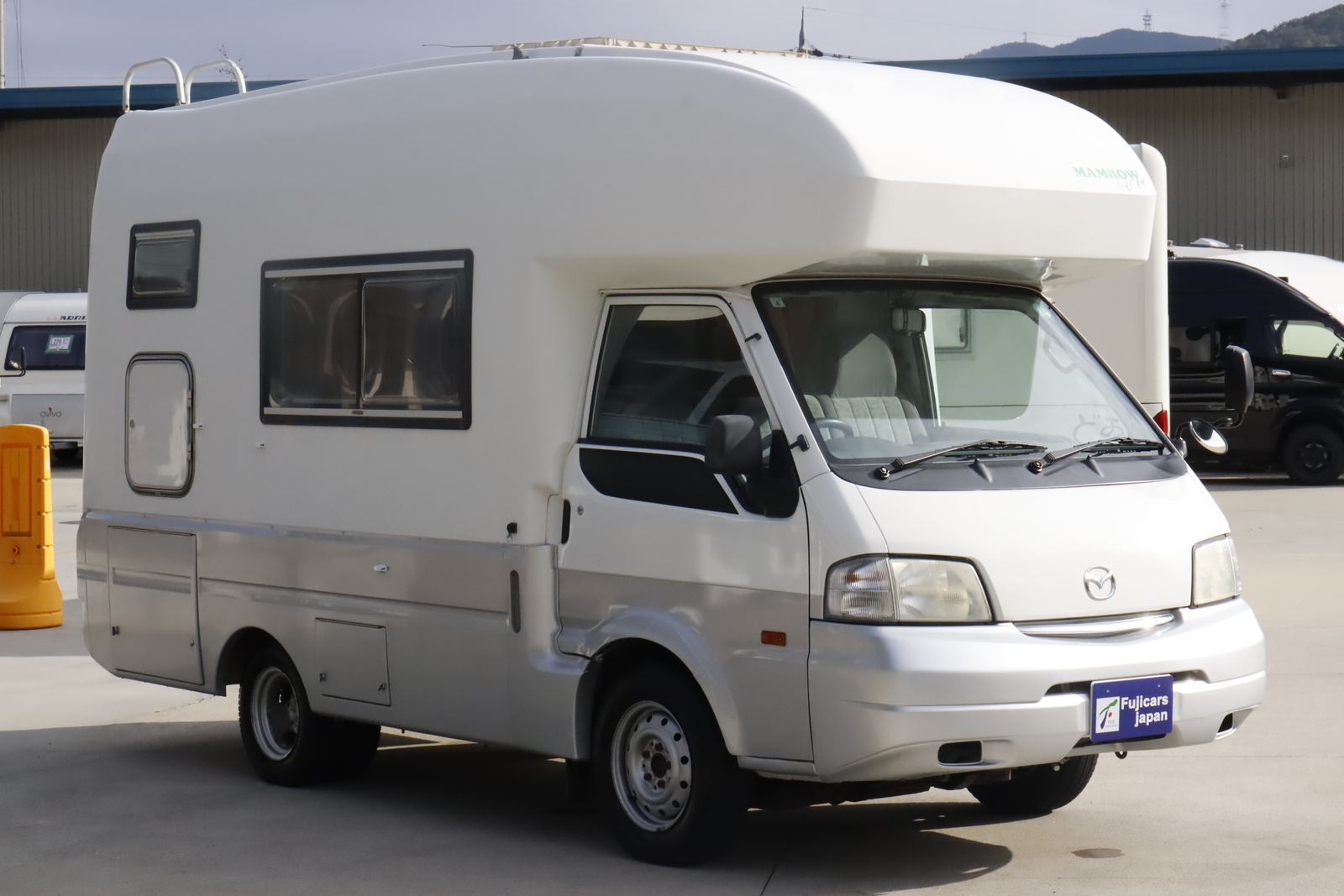 キャンピングカーキャブコン