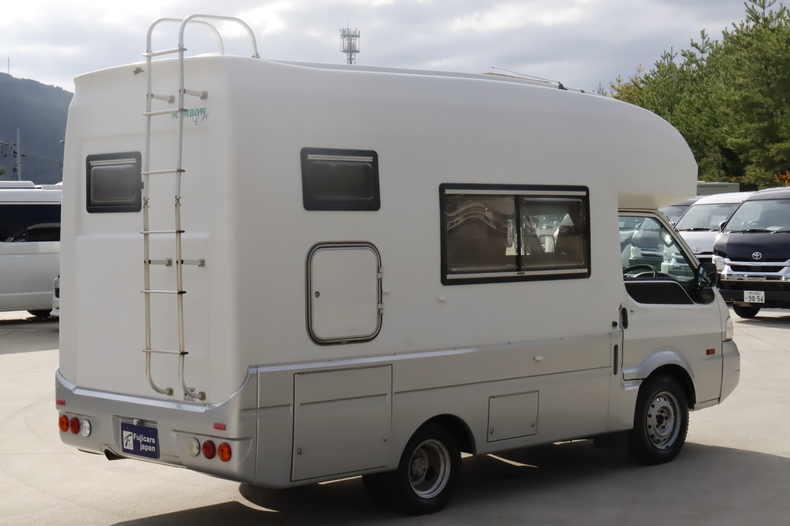 キャンピングカーキャブコン