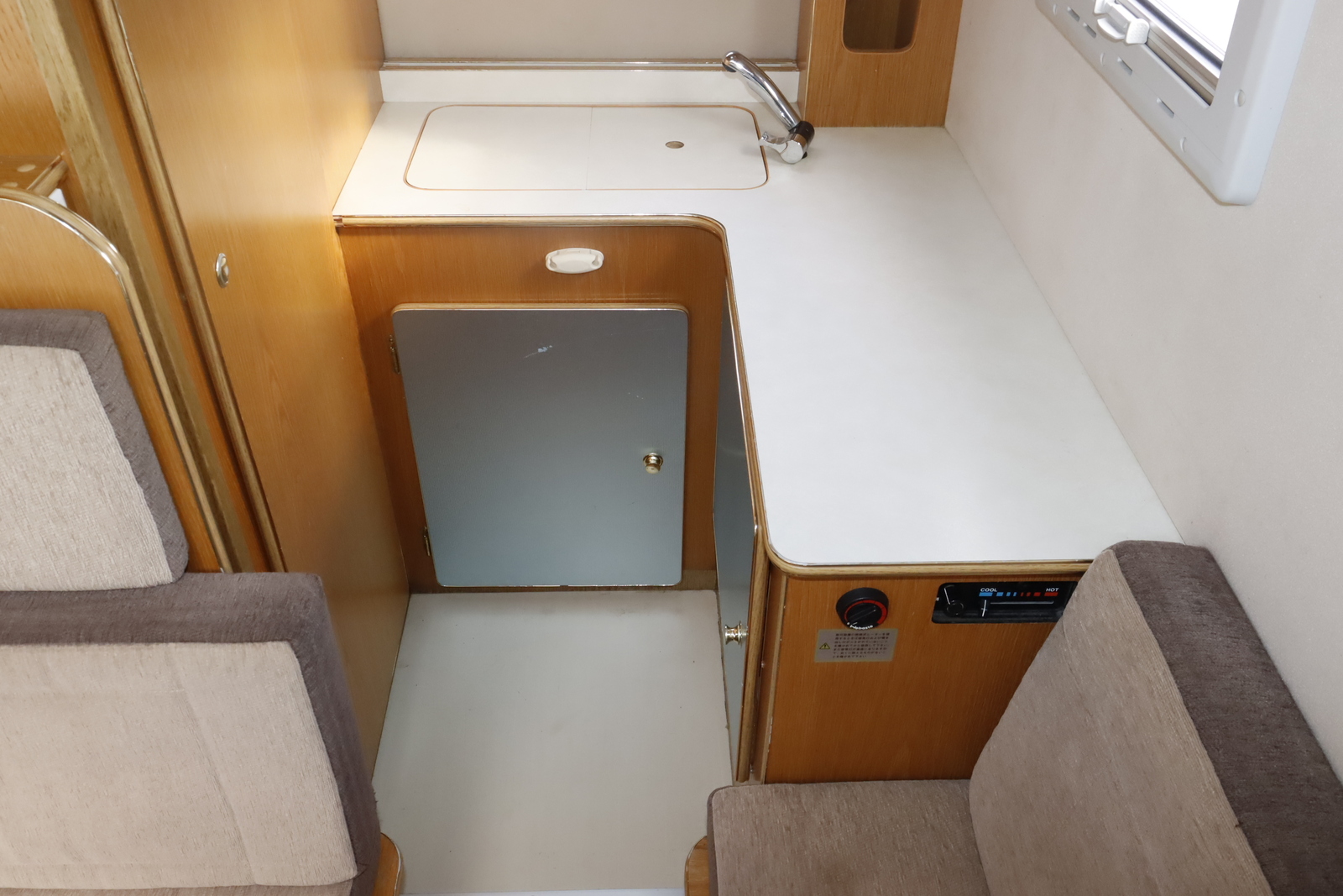 キャンピングカーキャブコン