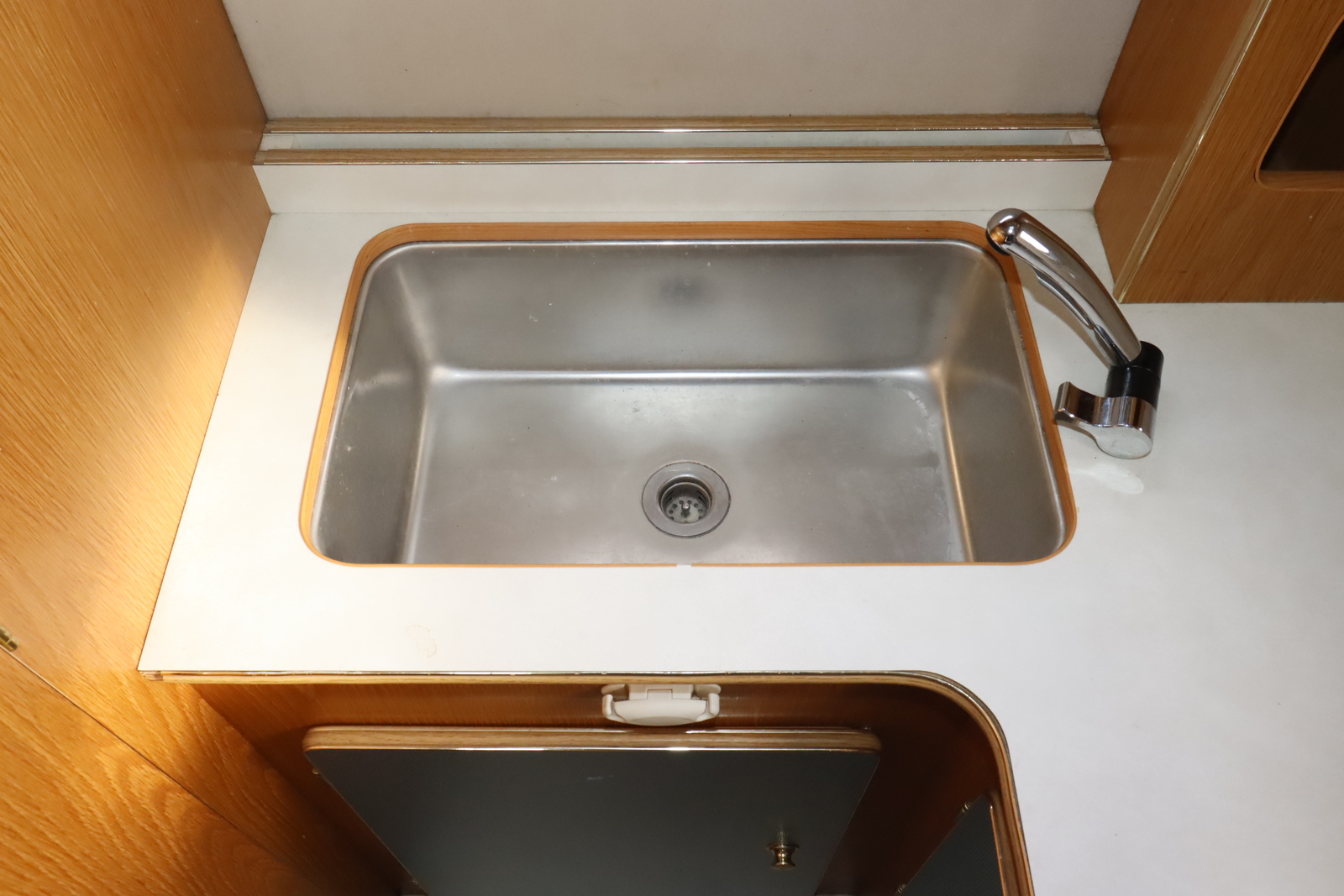 キャンピングカーキャブコン