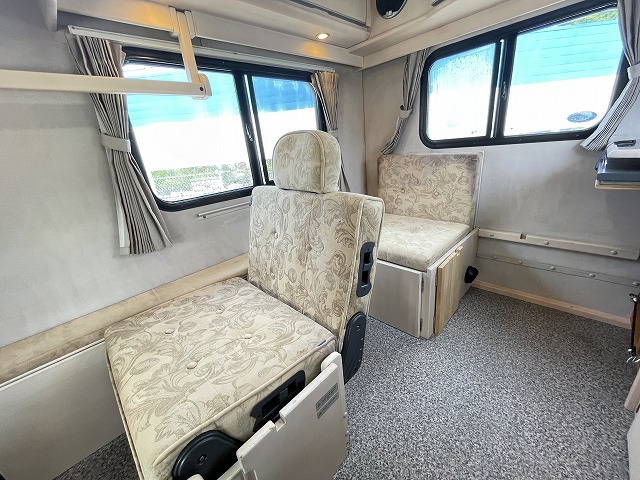 キャンピングカー軽キャンパー