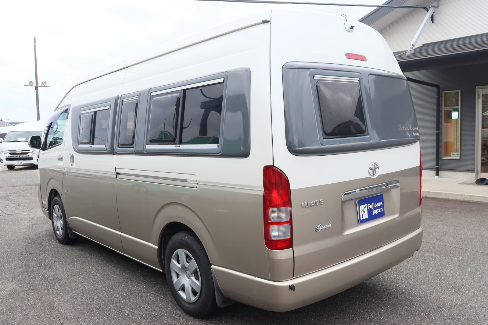 キャンピングカーバンコン