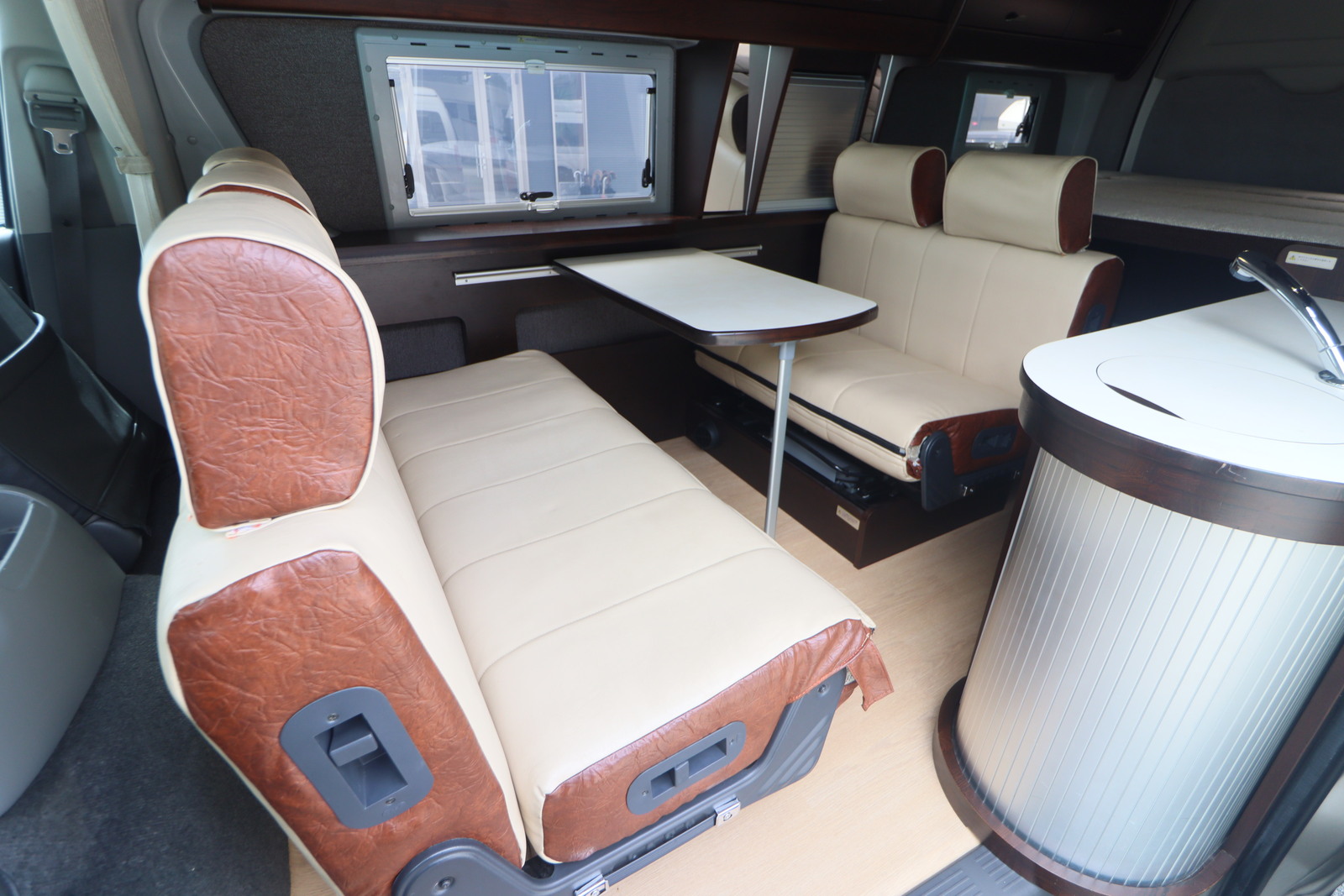 キャンピングカーバンコン