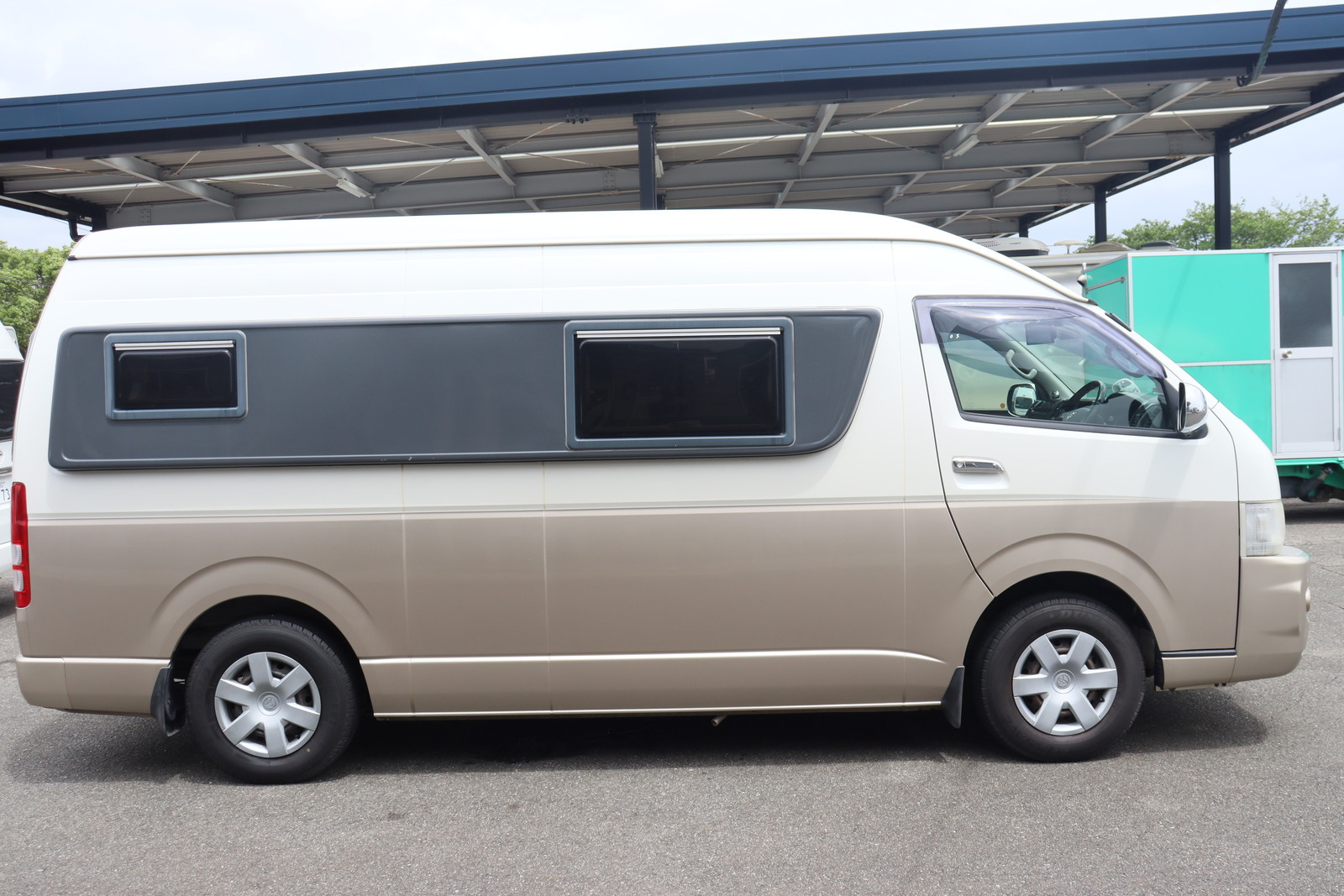 キャンピングカーバンコン