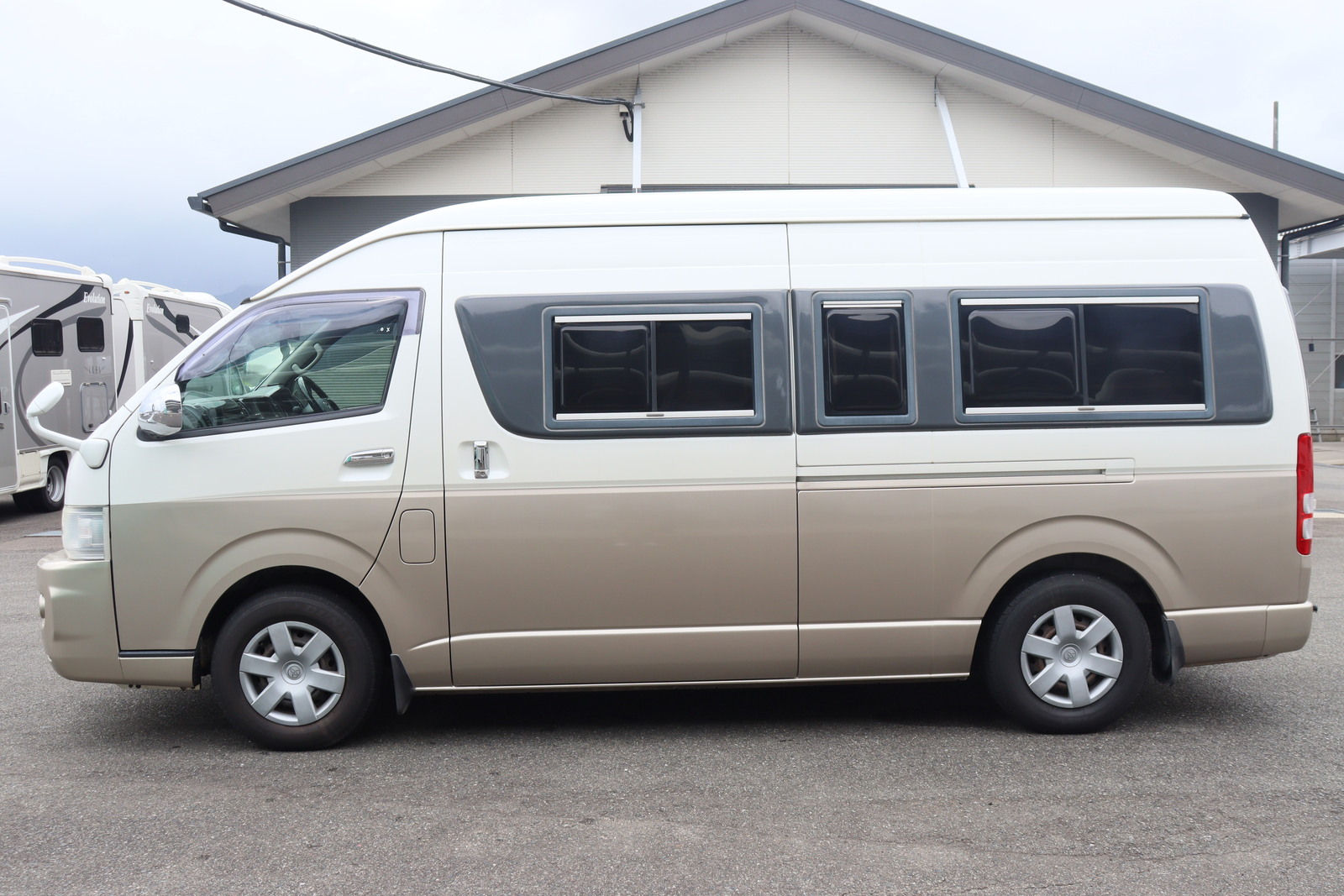 キャンピングカーバンコン