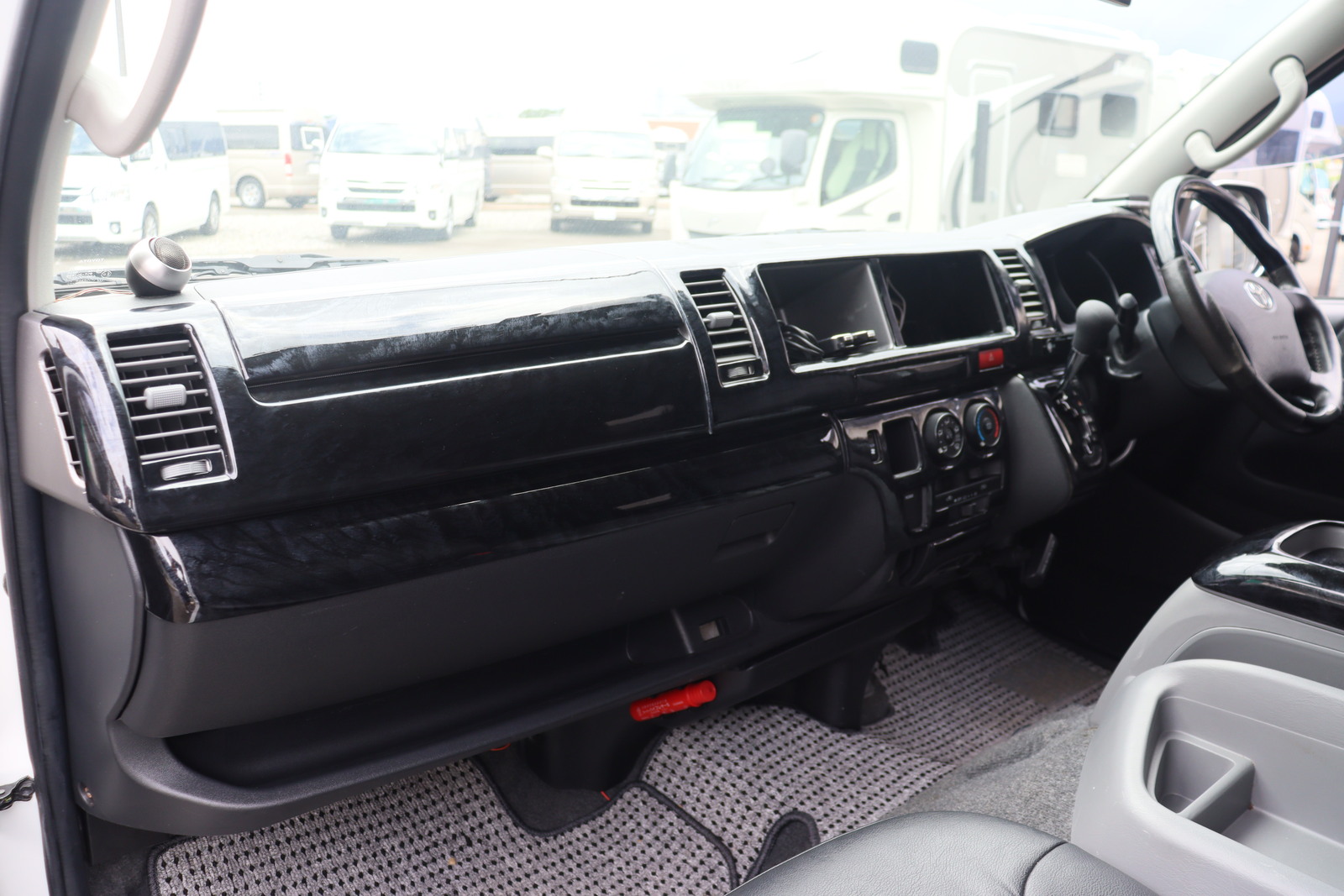 キャンピングカーバンコン