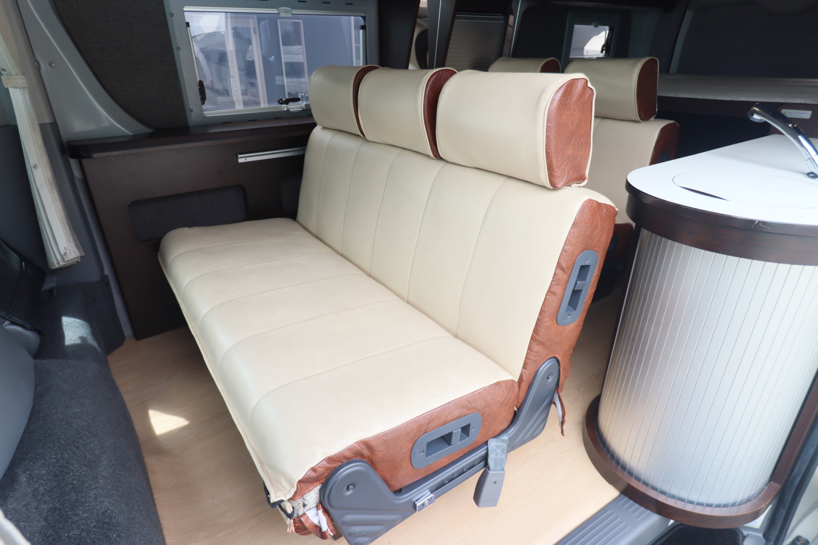 キャンピングカーバンコン