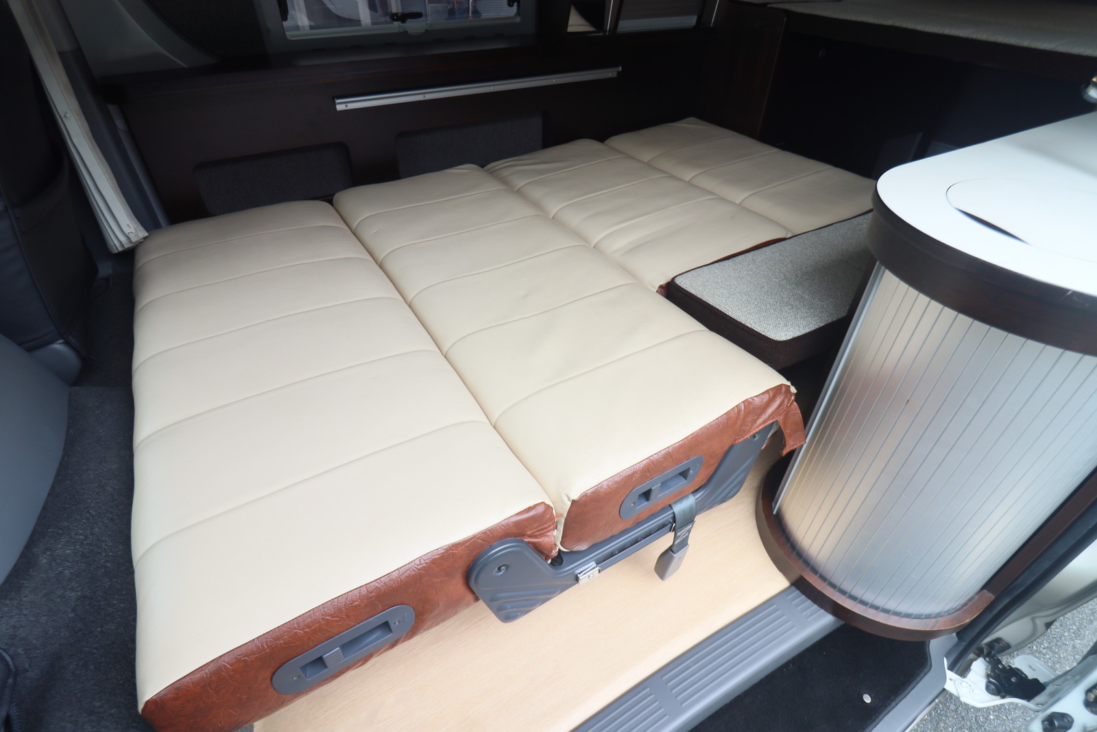 キャンピングカーバンコン