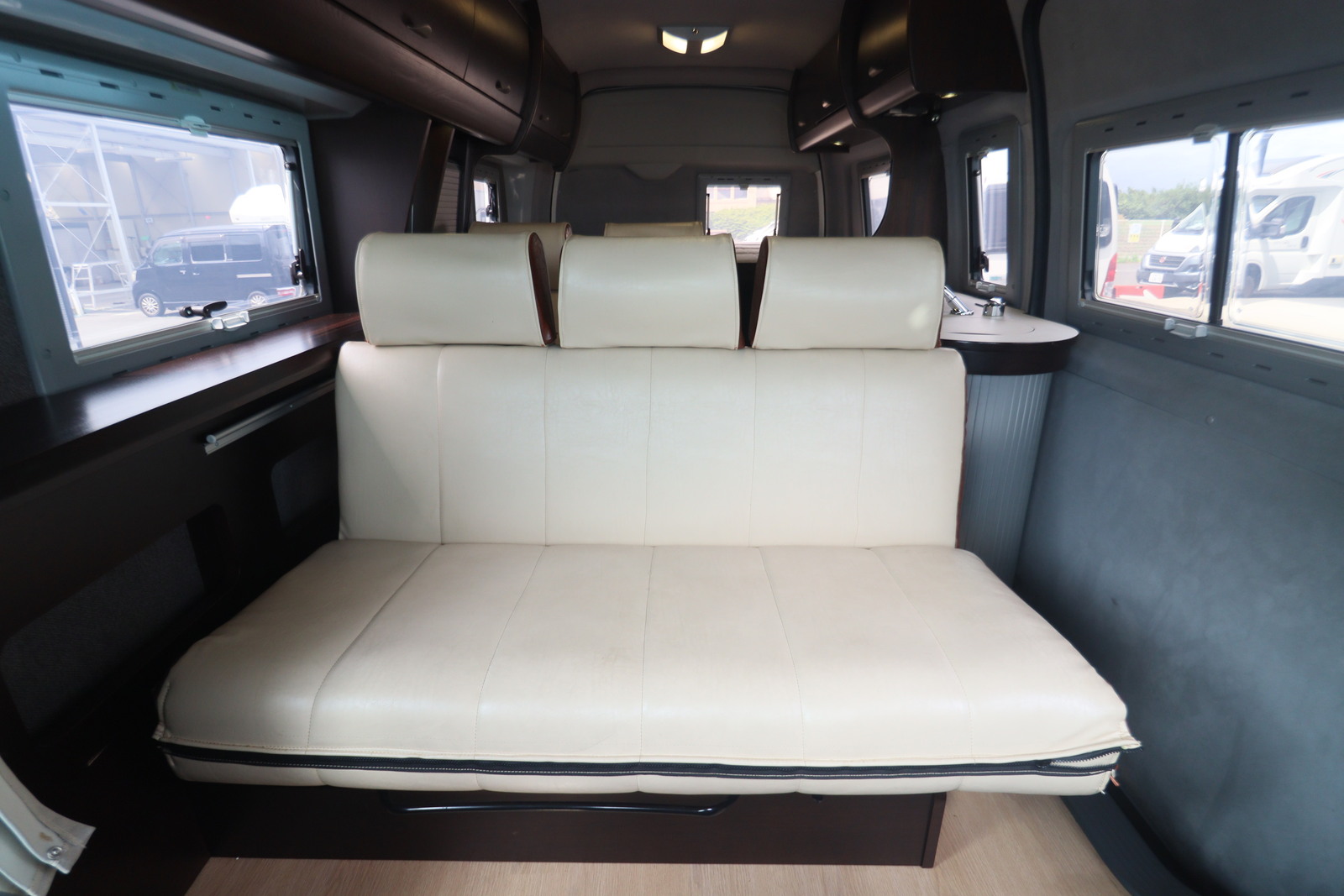 キャンピングカーバンコン