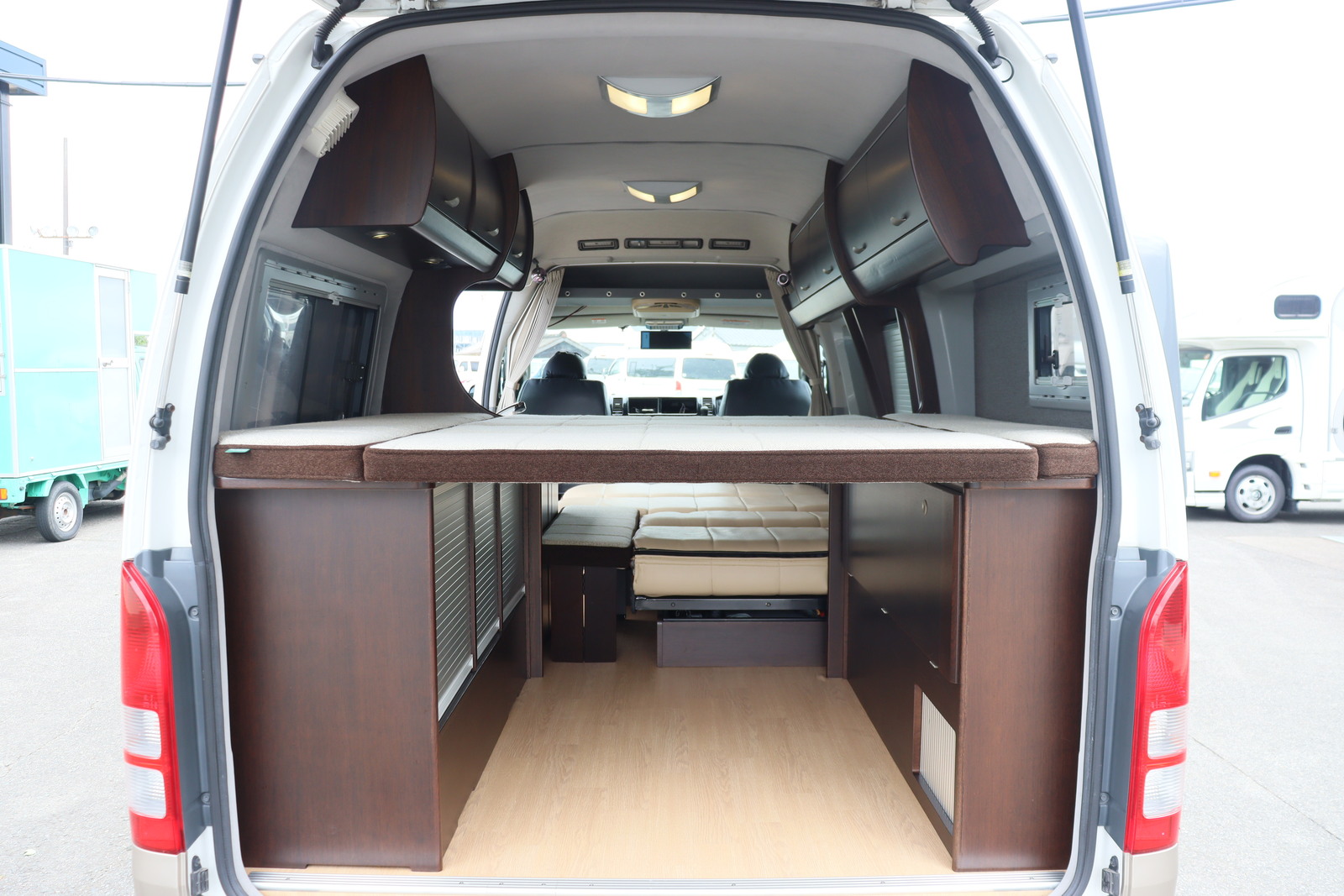 キャンピングカーバンコン