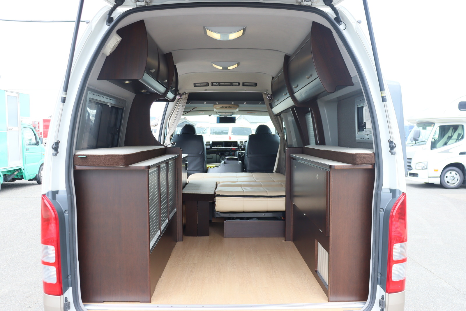 キャンピングカーバンコン