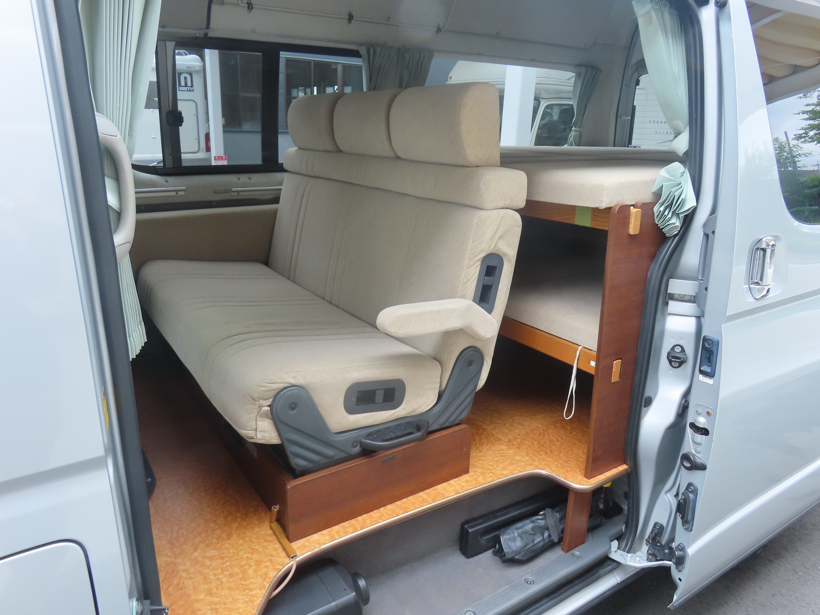 キャンピングカーバンコン