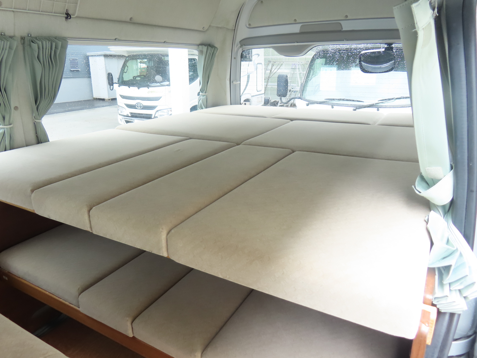 キャンピングカーバンコン