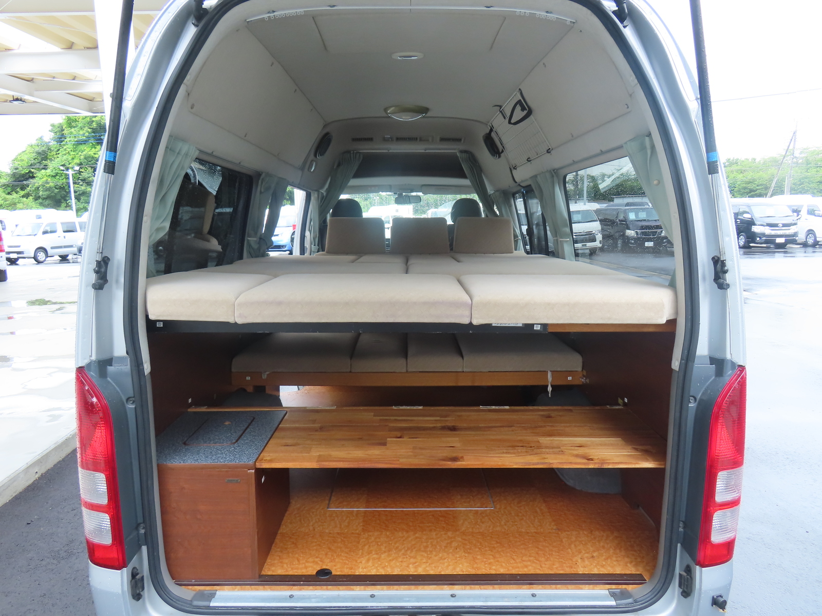 キャンピングカーバンコン