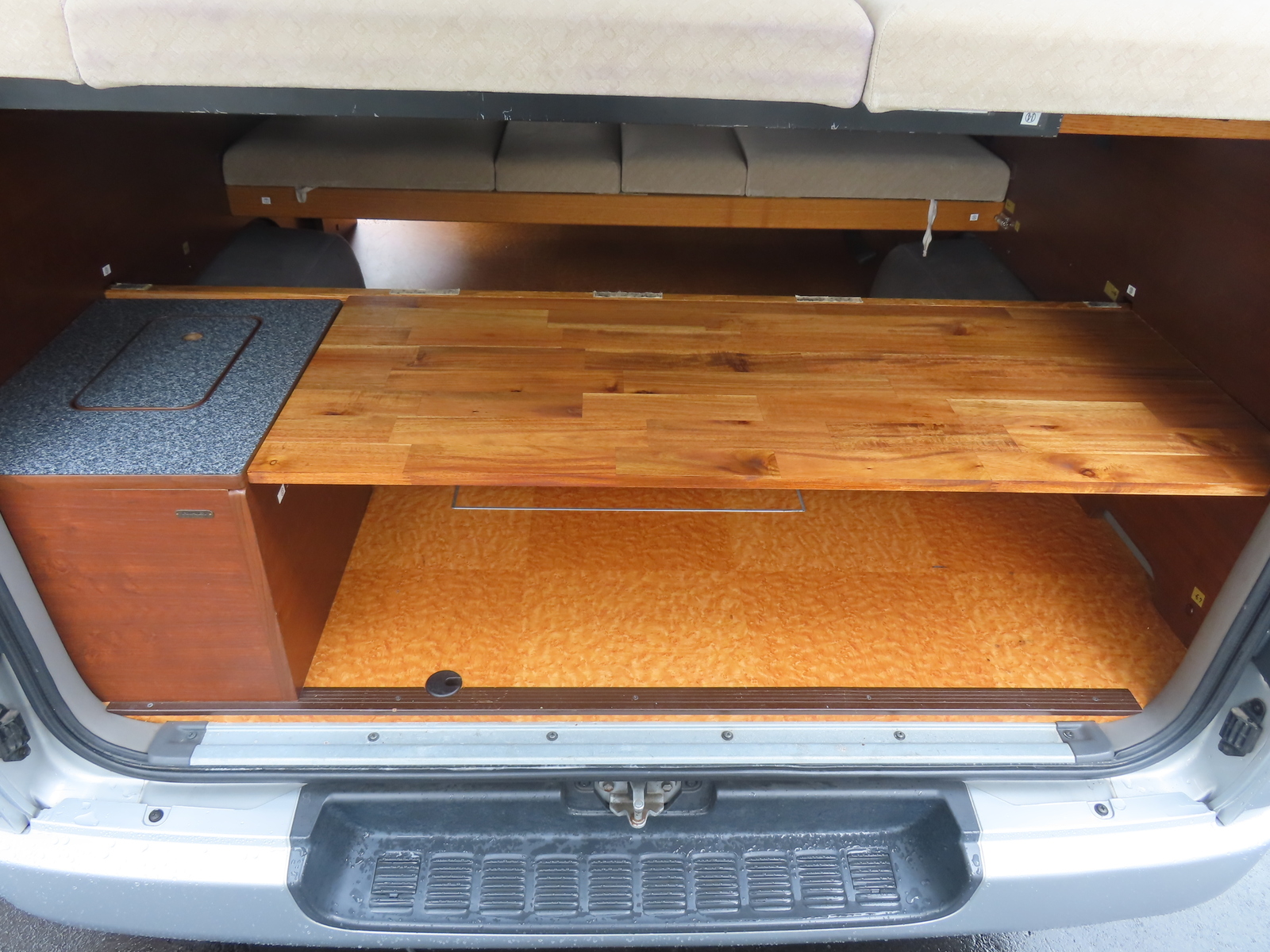 キャンピングカーバンコン