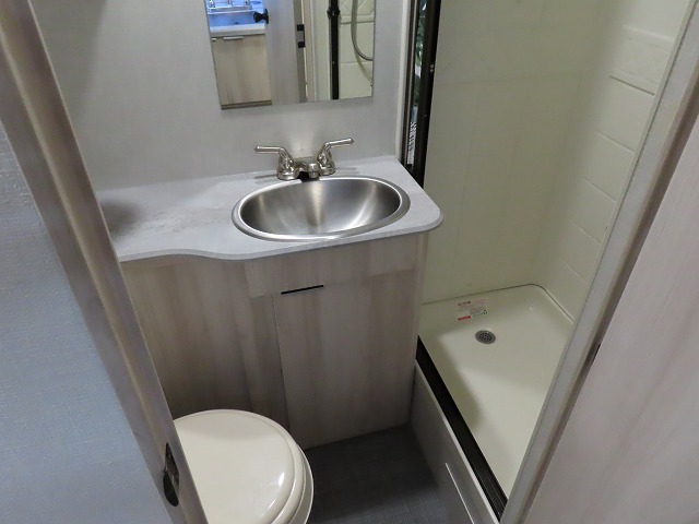 キャンピングカートレーラー