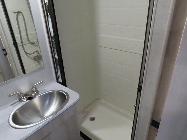 キャンピングカートレーラー