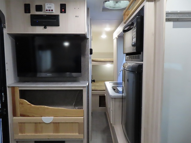 キャンピングカートレーラー