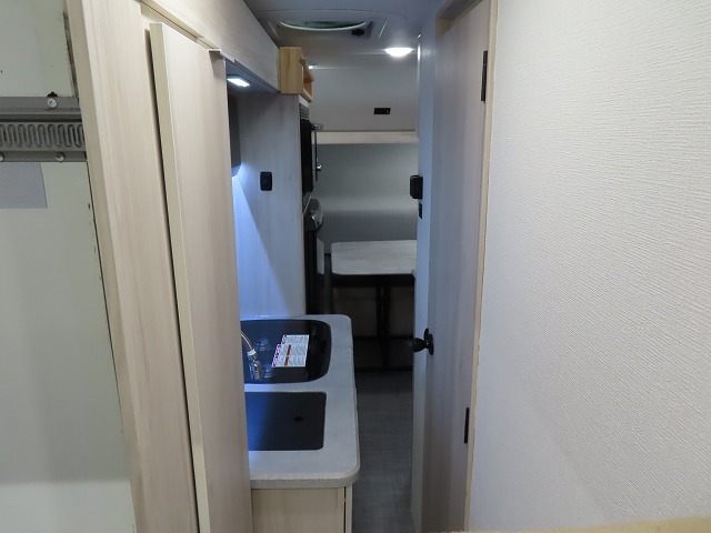 キャンピングカートレーラー