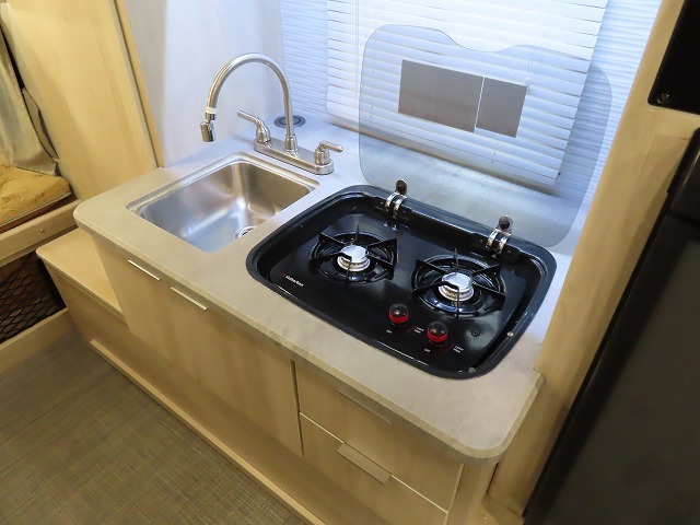 キャンピングカートレーラー