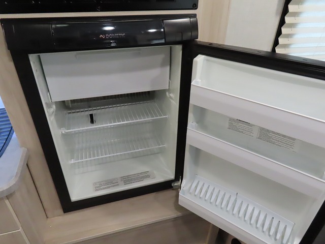 キャンピングカートレーラー