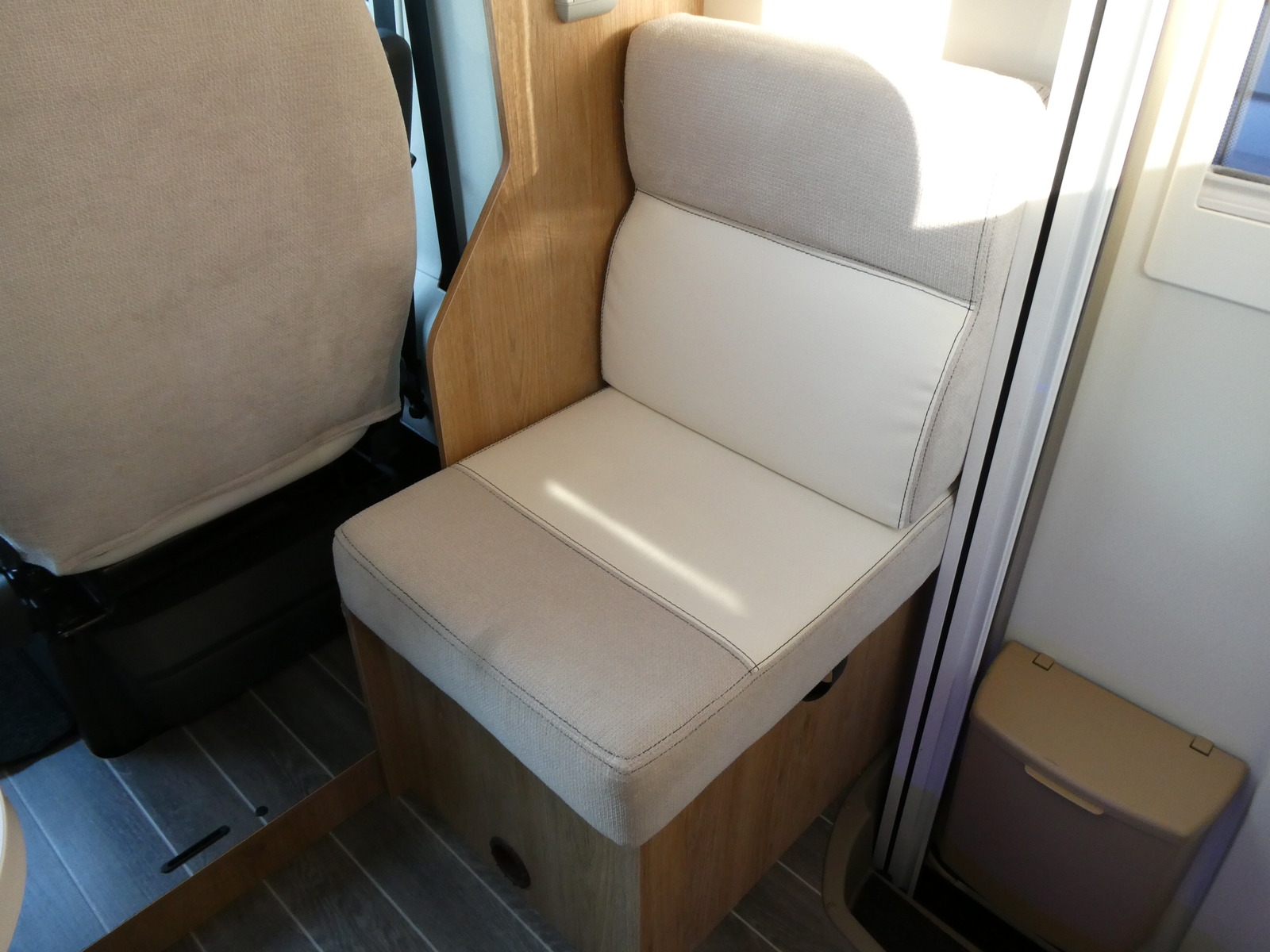 キャンピングカーキャブコン