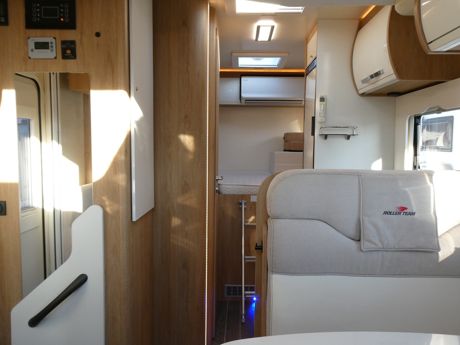 キャンピングカーキャブコン