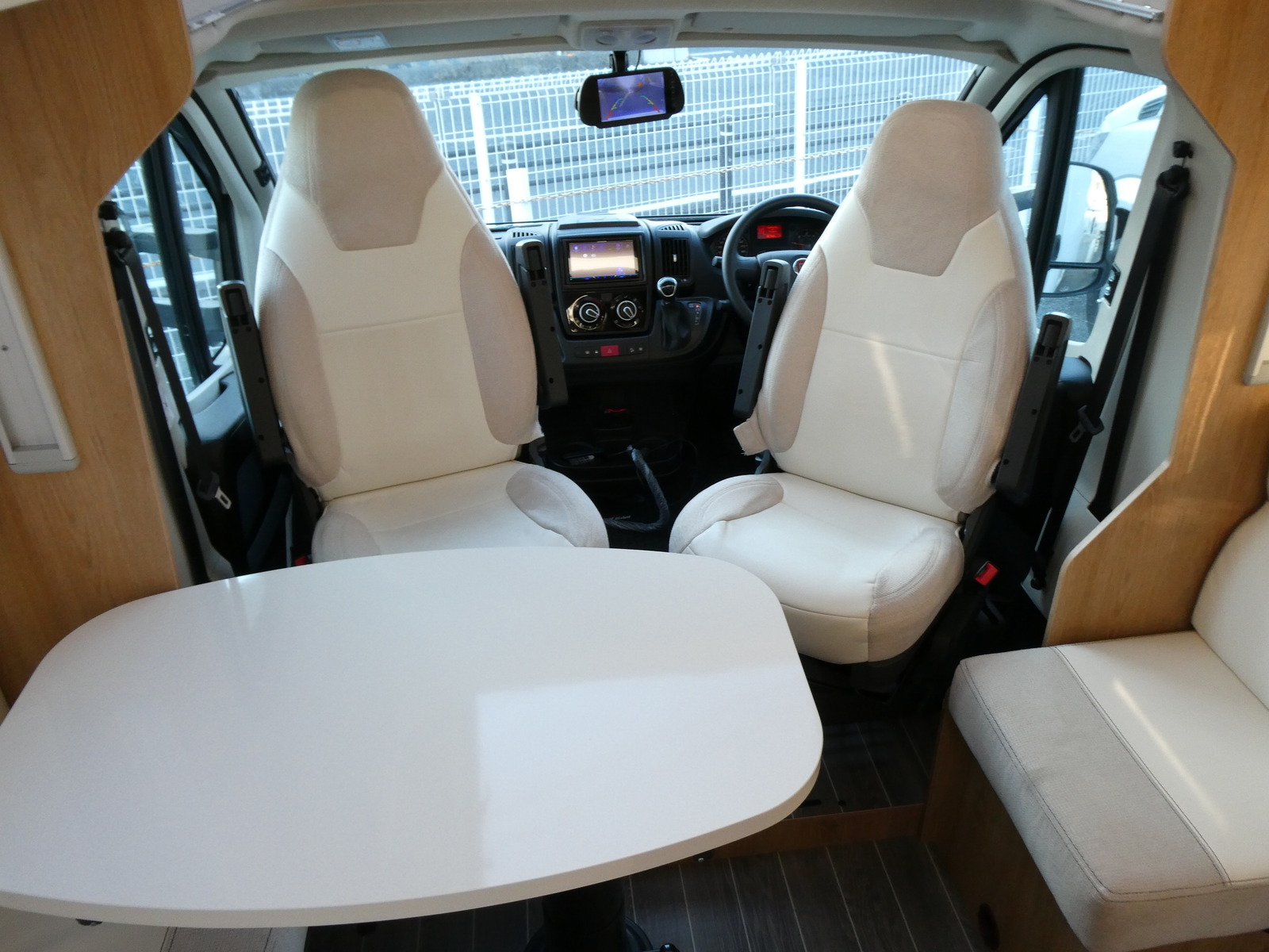 キャンピングカーキャブコン