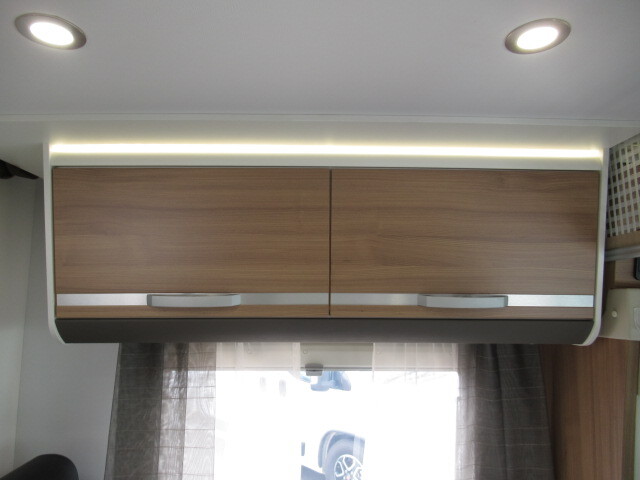 キャンピングカーキャブコン