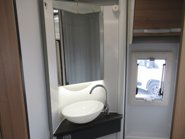 キャンピングカーキャブコン