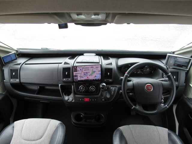 キャンピングカーキャブコン